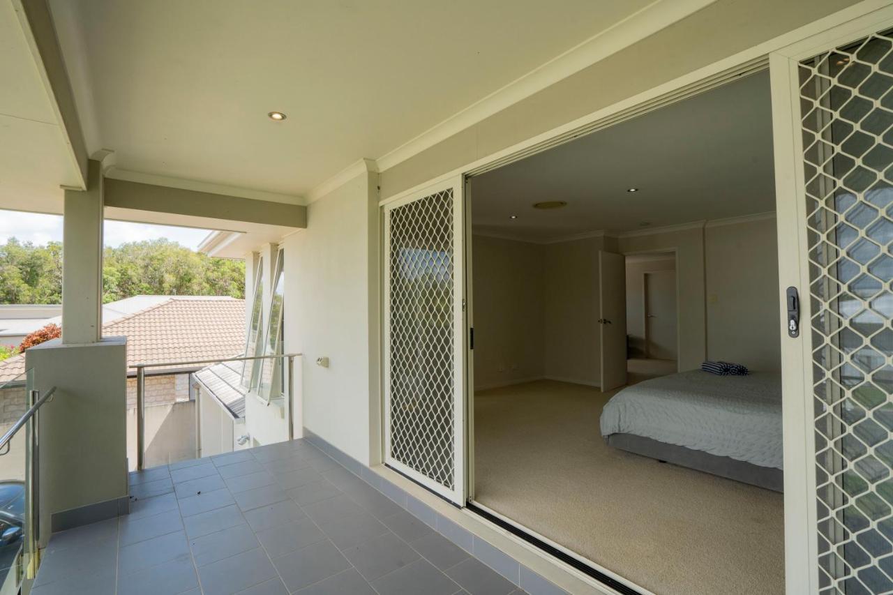 Modern 5 Bedroom Home Close To Harbour Town Gold Coast Exterior foto